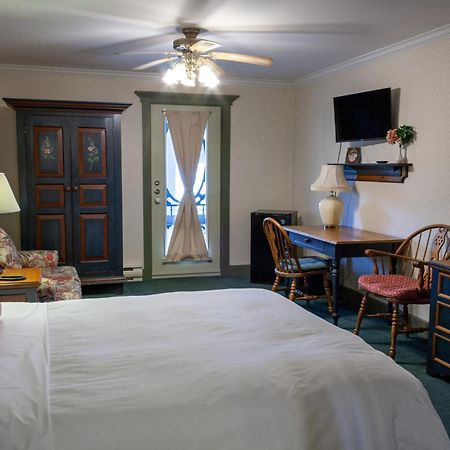Auberge Lakeview Inn Lac-Brome Exterior photo