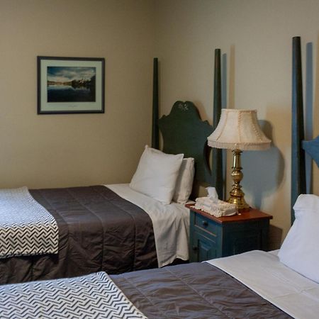 Auberge Lakeview Inn Lac-Brome Exterior photo