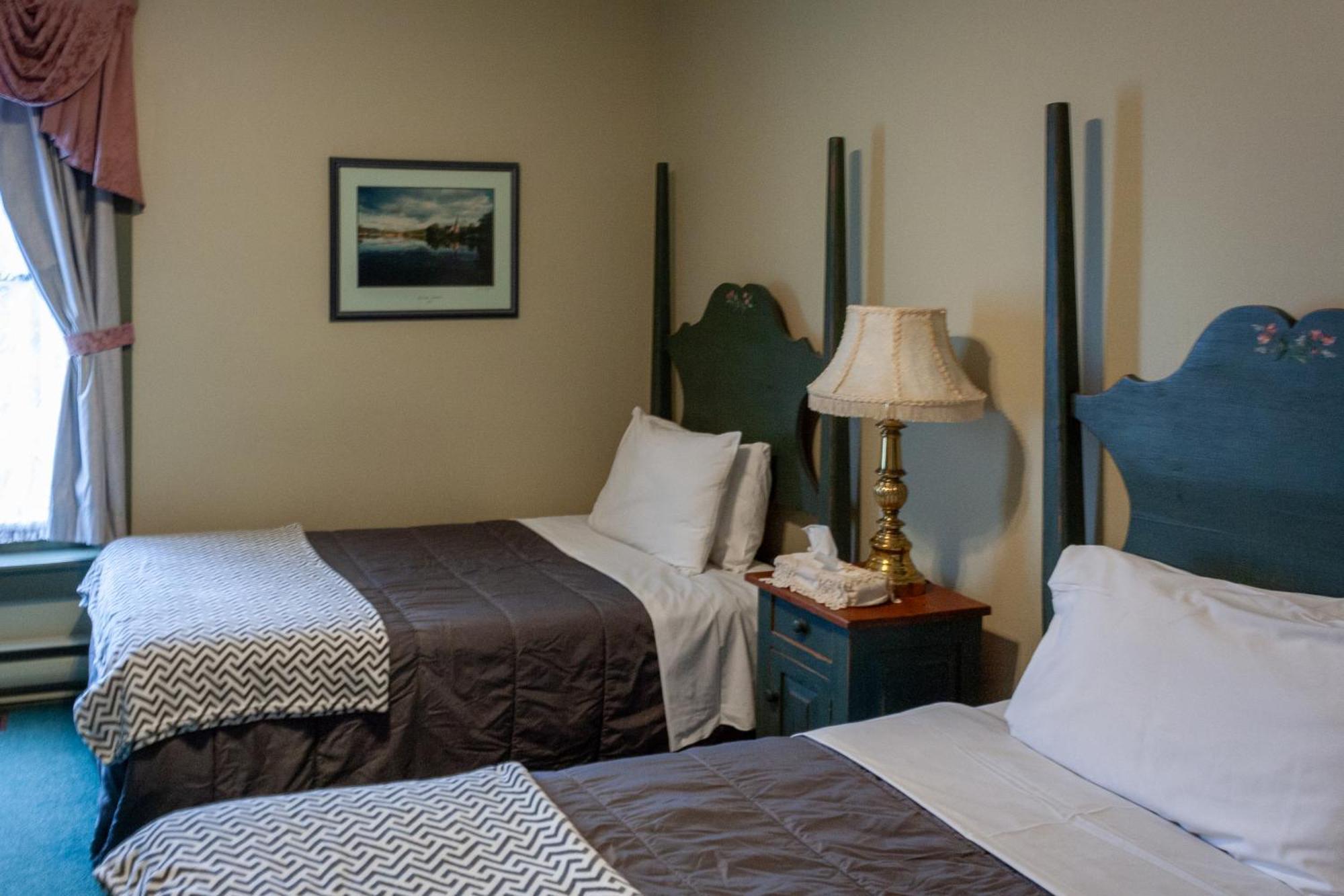 Auberge Lakeview Inn Lac-Brome Exterior photo