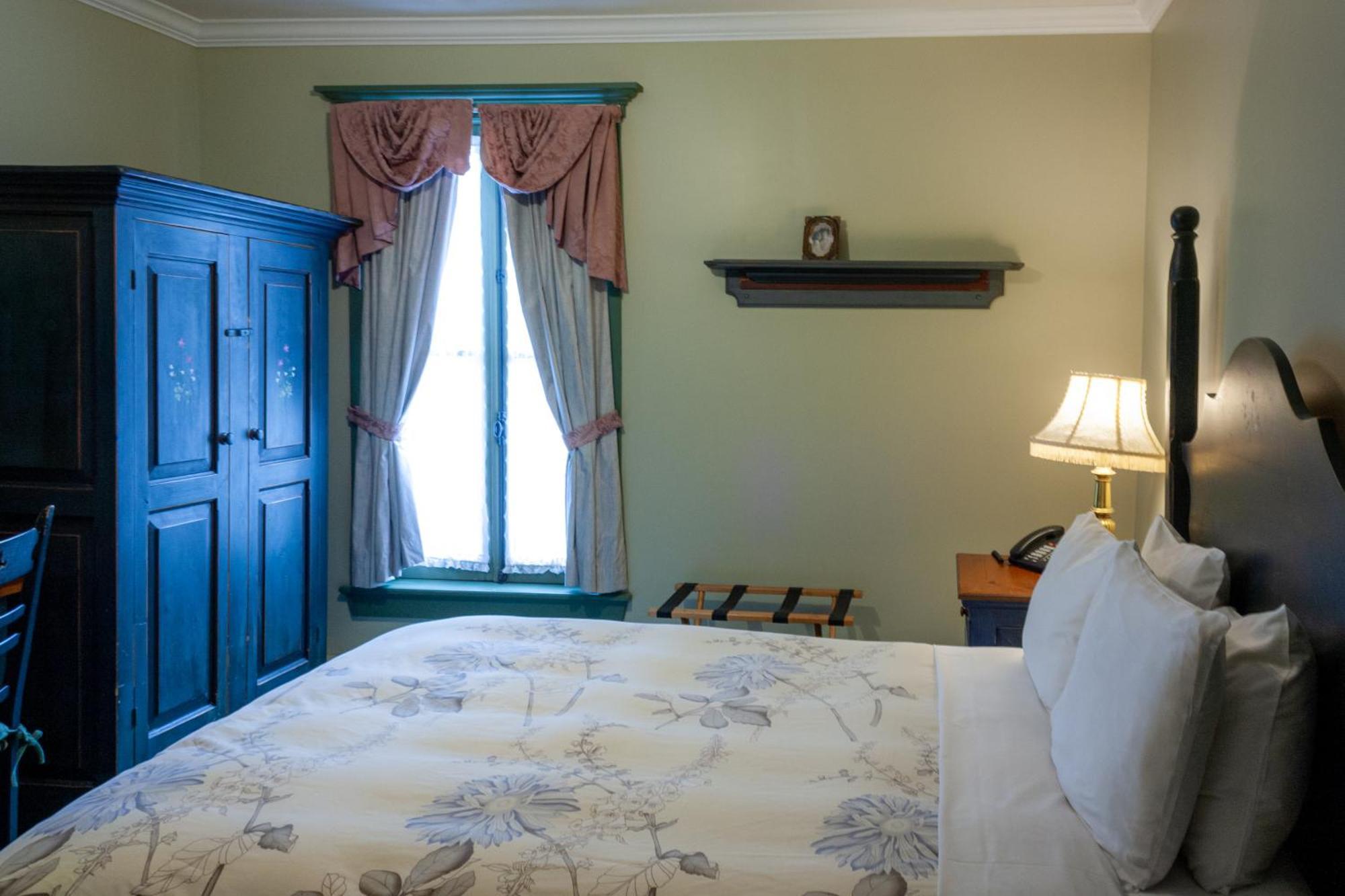 Auberge Lakeview Inn Lac-Brome Exterior photo