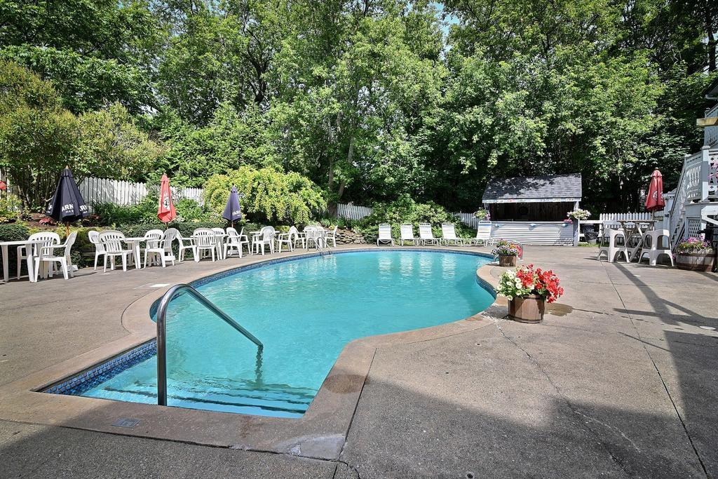 Auberge Lakeview Inn Lac-Brome Exterior photo