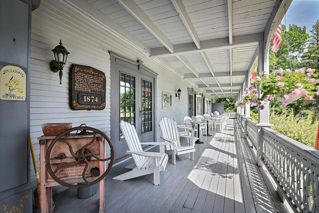 Auberge Lakeview Inn Lac-Brome Exterior photo