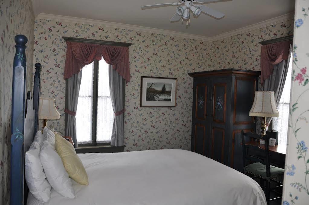 Auberge Lakeview Inn Lac-Brome Exterior photo