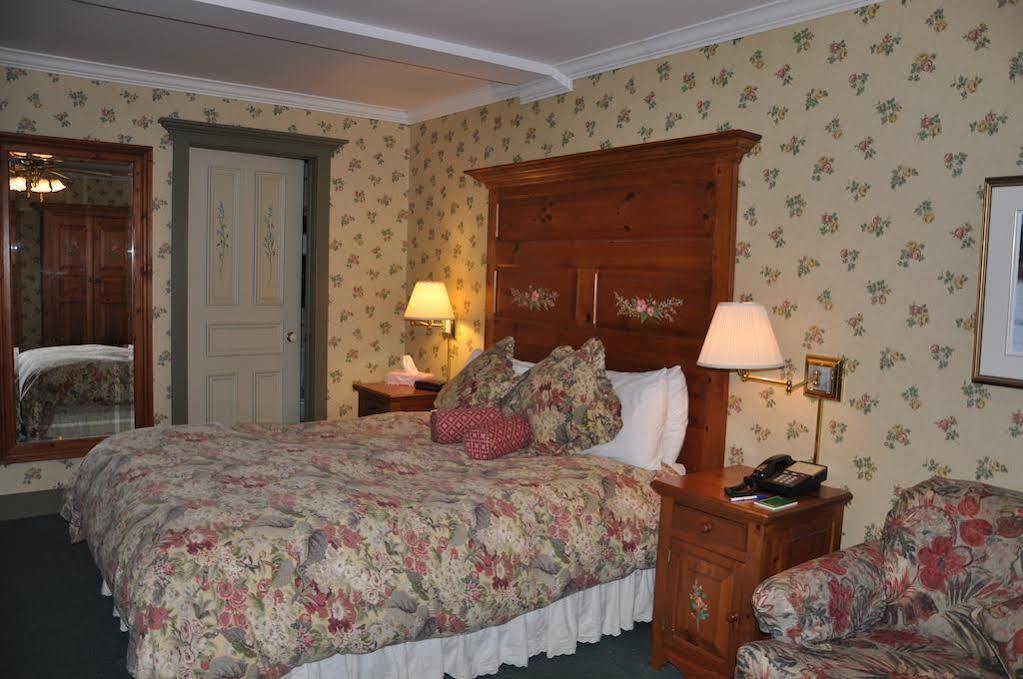 Auberge Lakeview Inn Lac-Brome Exterior photo